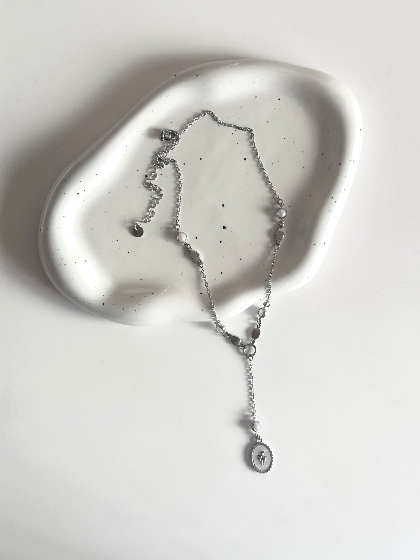 PEARL TULIP Lariat Necklace